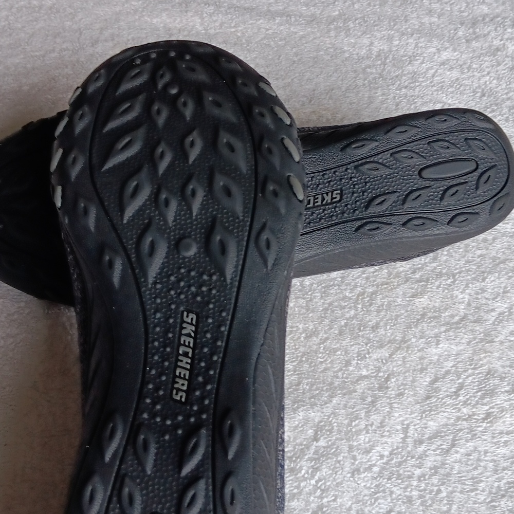 NWOT Skechers Slip On Comfort Casual Shoes - Picture 16 of 16